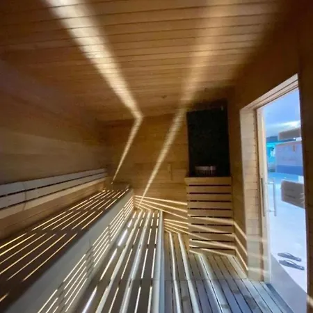 Апартаменты Hanza Tower In Downtown With Spa Pool Jacussi Sauna Щецин